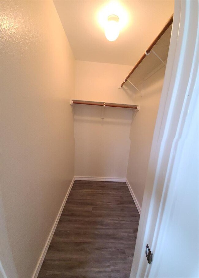 Building Photo - 806 Sagewood Trail