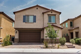 Building Photo - Beautiful 2 story Home