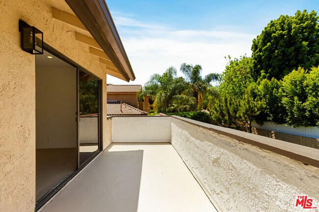 Building Photo - 4933 Collett Ave