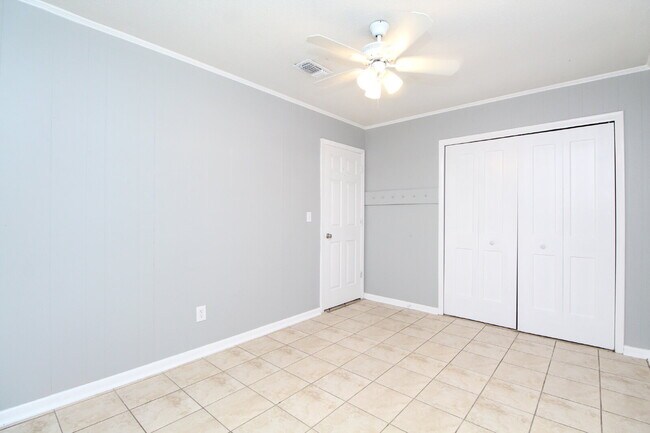Building Photo - Recently Updated 2-Bedroom Milton Unit Featuring Modern Interior, Functional Layout, Shared Backy...