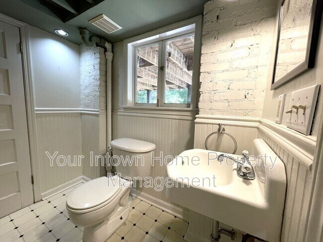 Building Photo - 108 Greenwood Pl