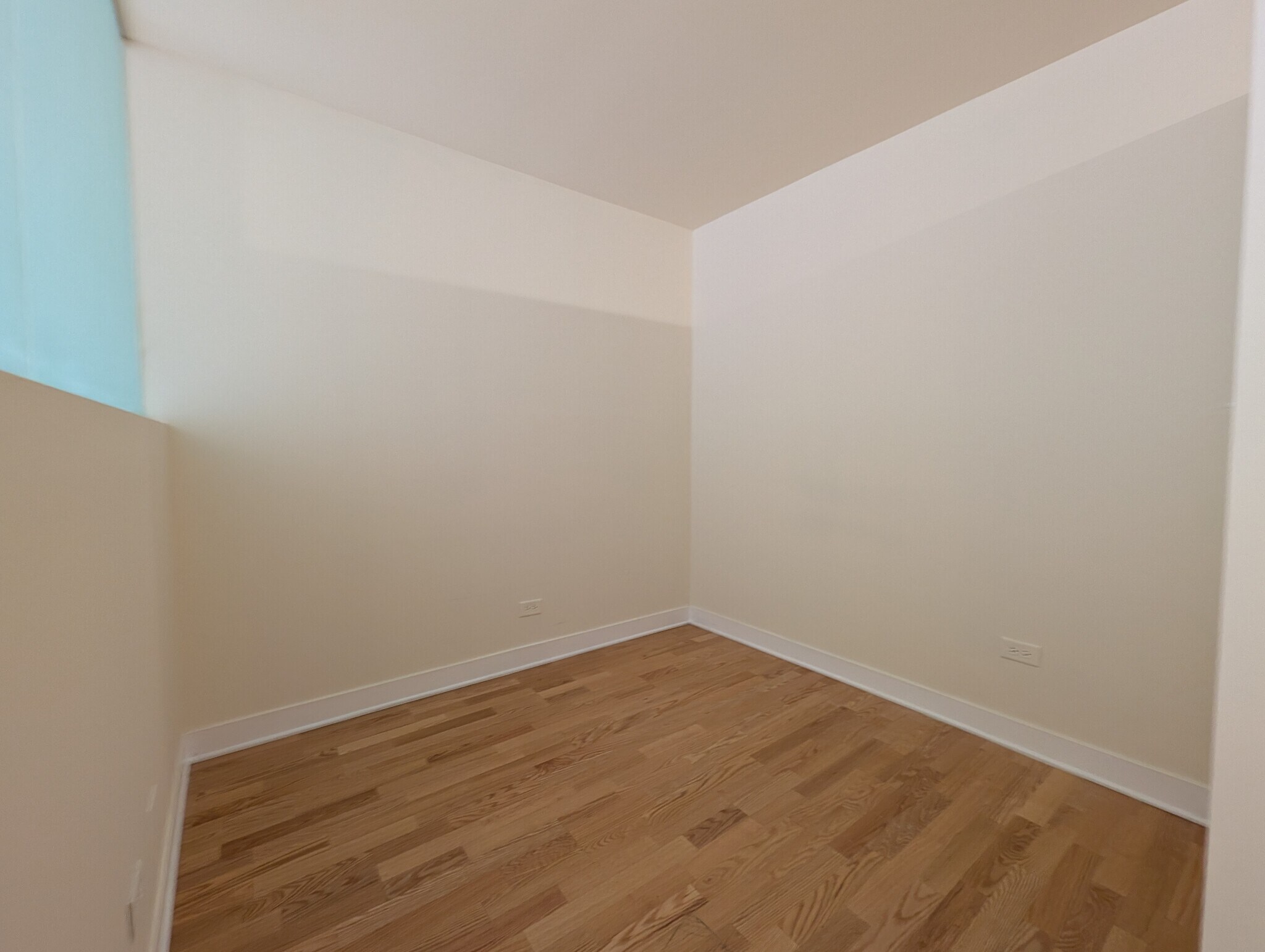 Building Photo - 630 W Wrightwood Ave