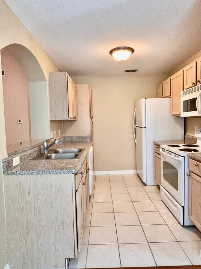 Building Photo - Reserve of Point Meadows Condo!
