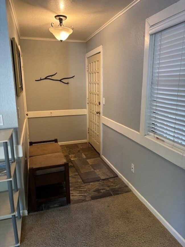 Building Photo - One bedroom condo