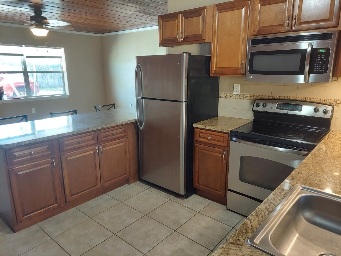 Building Photo - 327 Lee Ave