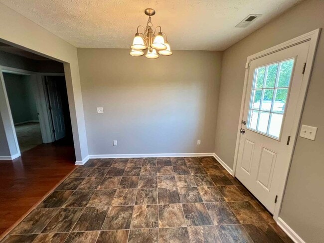 Building Photo - 3 Bed 2 Bath Brick Ranch *Fenced Backyard* in Christiana