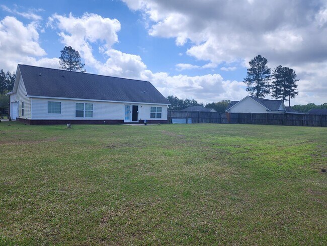 Building Photo - 114 Miller St NE