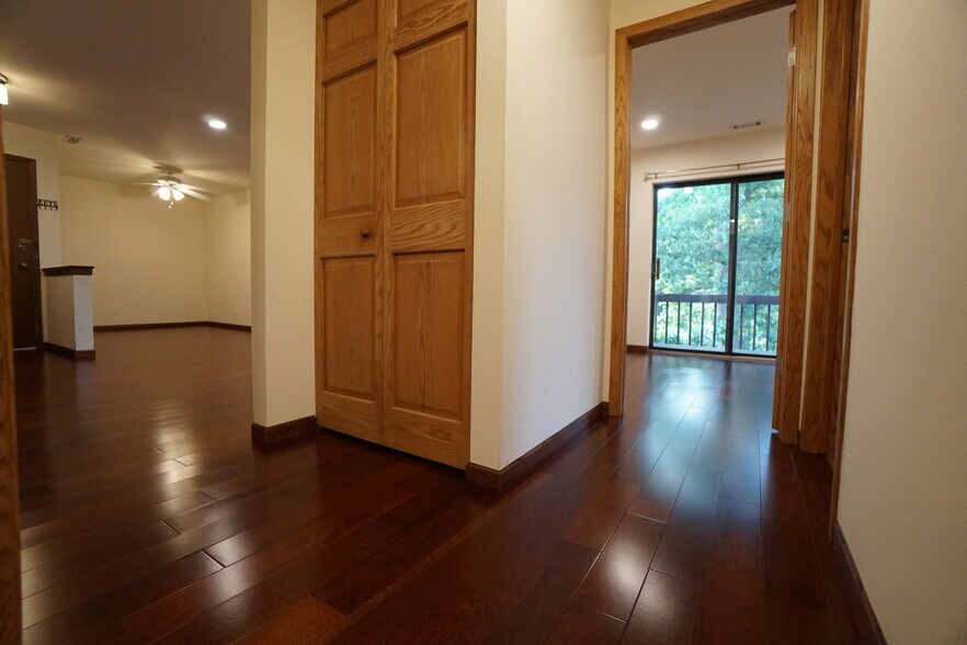 Building Photo - 6237 Trinity Dr