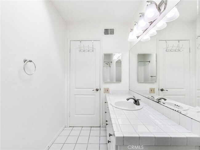 Building Photo - 16293 Wayfarer Ln