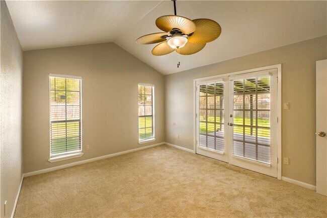 Building Photo - 6810 Willamette Dr