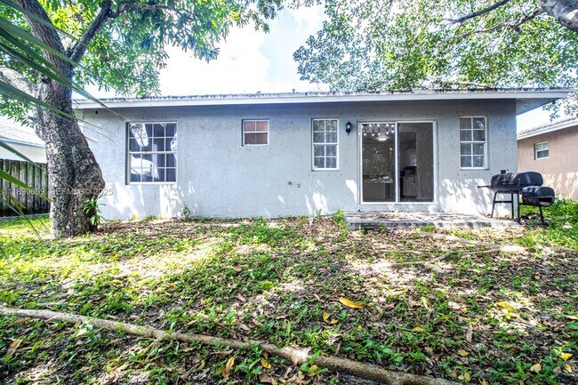 Building Photo - 116 NW 6th Ave