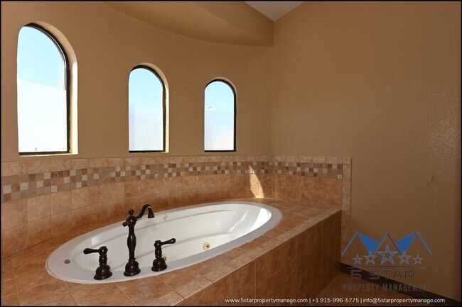 Building Photo - 12263 Costa Brava