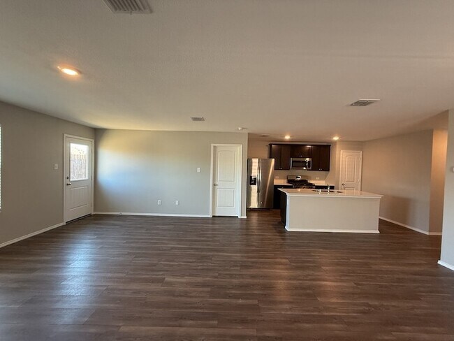 Building Photo - 413 Everglades St