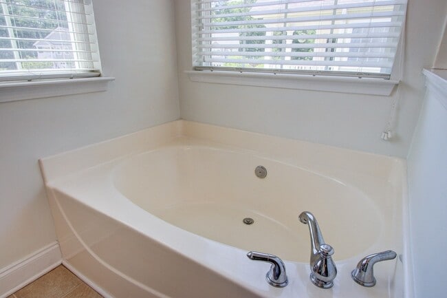 Building Photo - 9624 Scarborough court