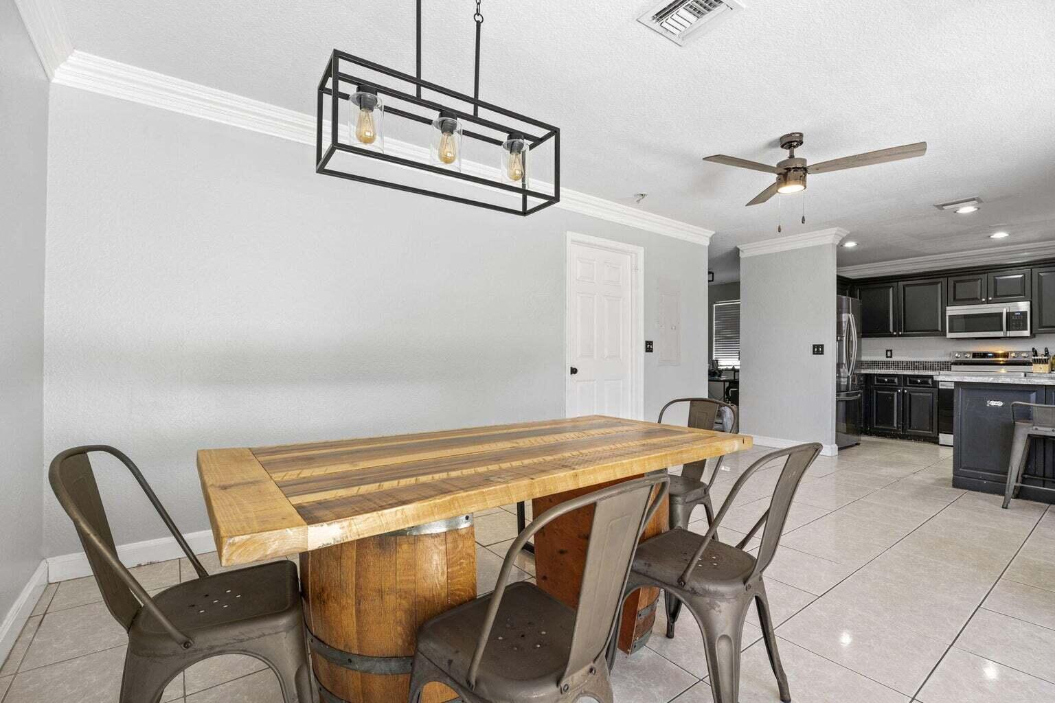 Building Photo - 1651 Suwanee Dr