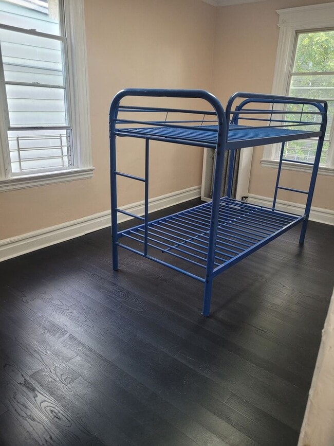 Building Photo - 91 S Munn Ave