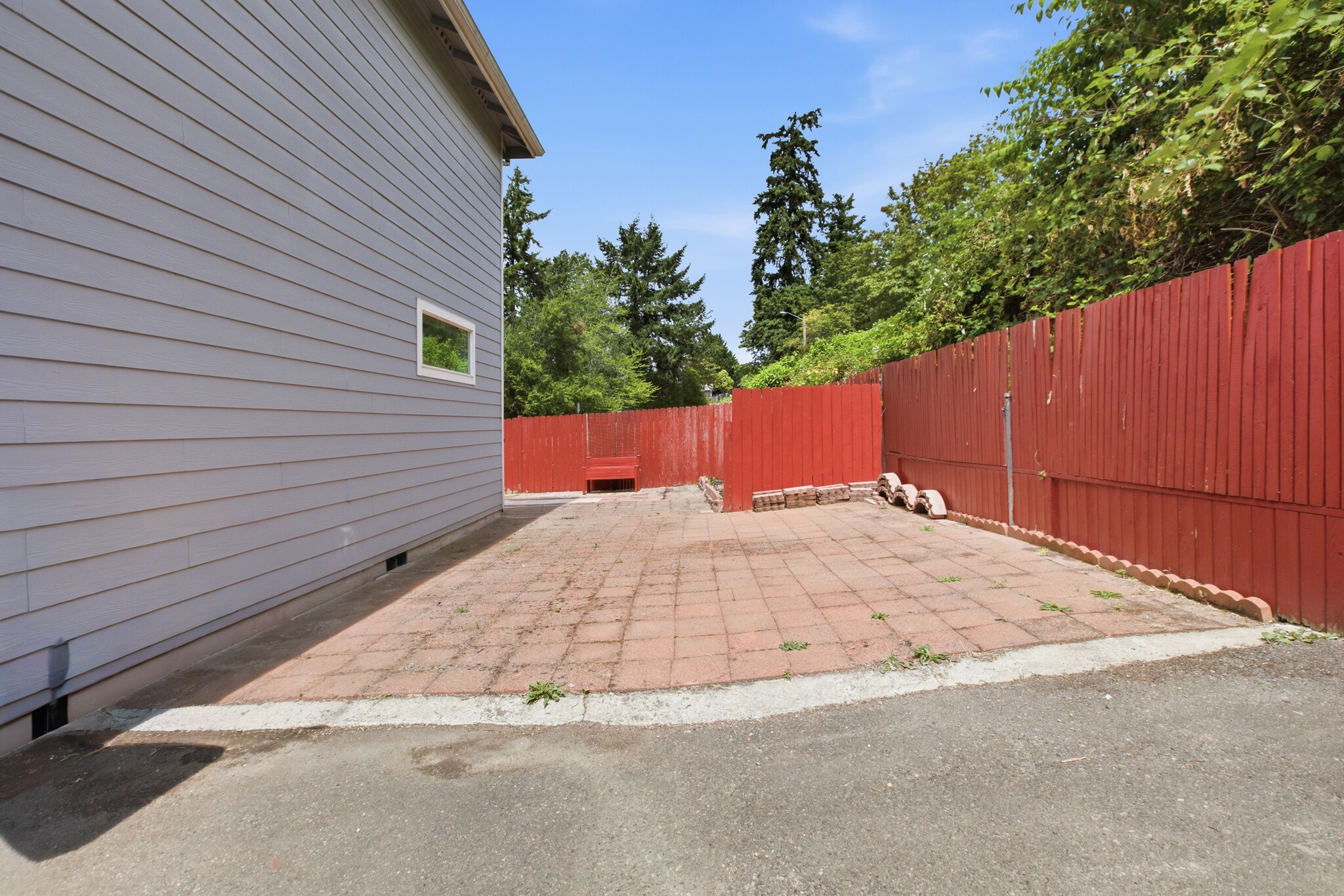 Side of the house - 1102 9th Ave