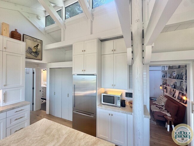 Building Photo - Tranquil & Sun Drenched 3BR|3BR in Heart o...