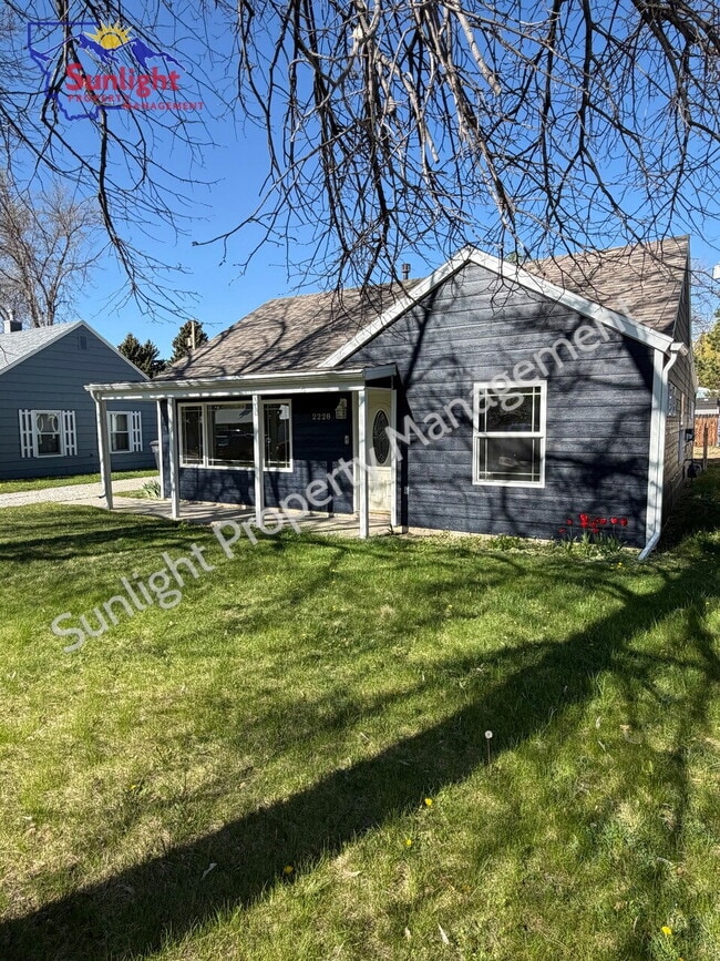 Building Photo - 2228 Maple St