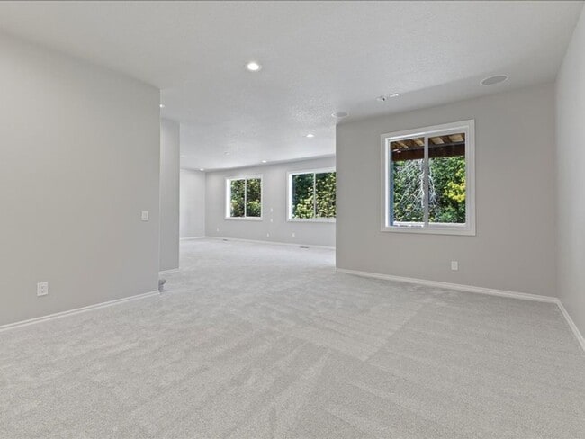 Building Photo - Newly Renovated Beaverton Home with Natura...