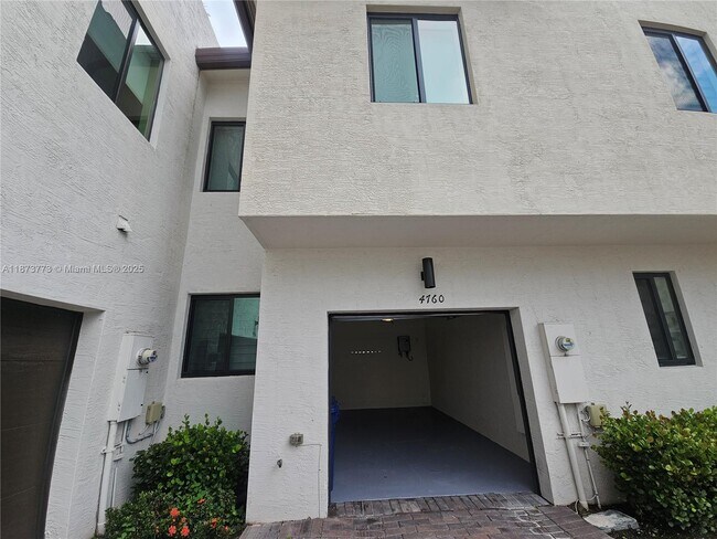Building Photo - 4760 NW 83rd Pkwy