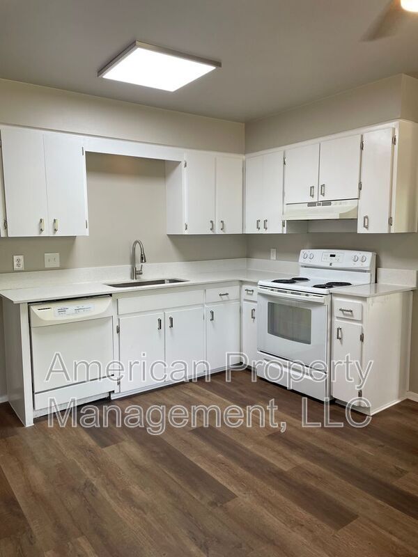 Building Photo - 7217 E 55th Pl