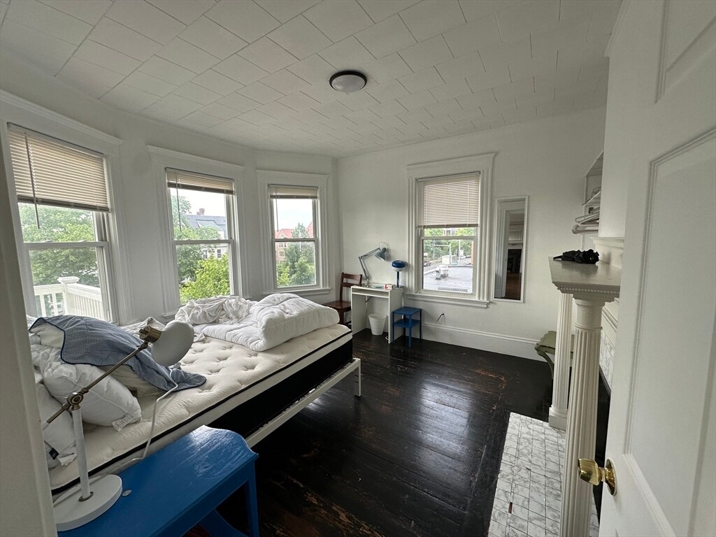 Building Photo - 582 Cambridge St