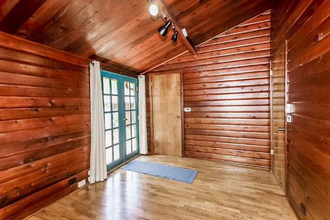Building Photo - Charming Enatai Craftsman Near Lake Washington – 3BR/2BA- AVAILABLE NOW!