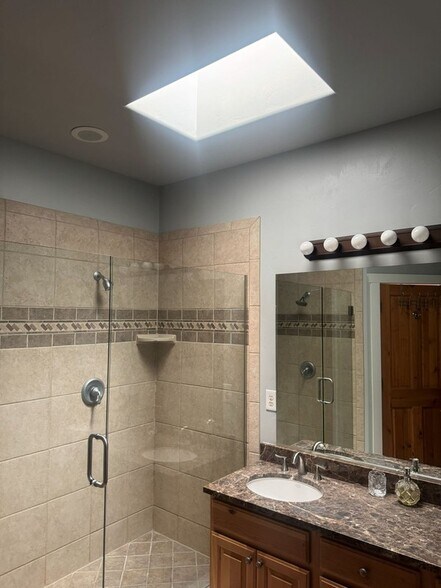 Building Photo - 5476 Cross Country Way