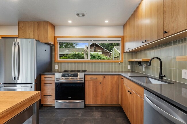 Building Photo - 5359 SE 91st Ave