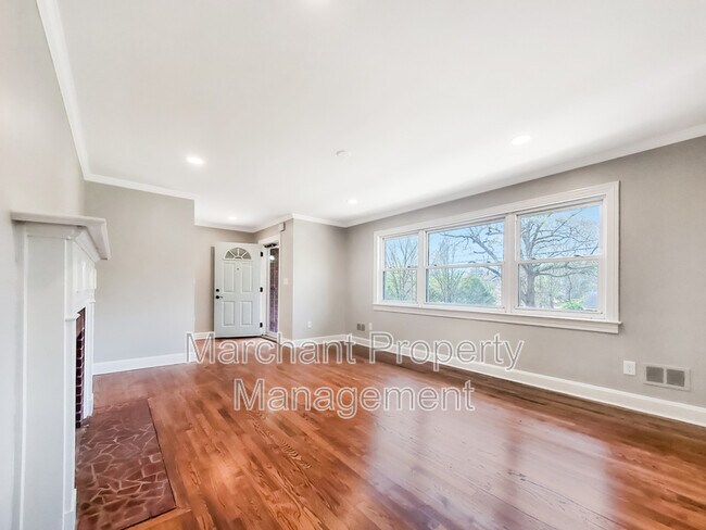 Building Photo - 103 Robin Hood Rd