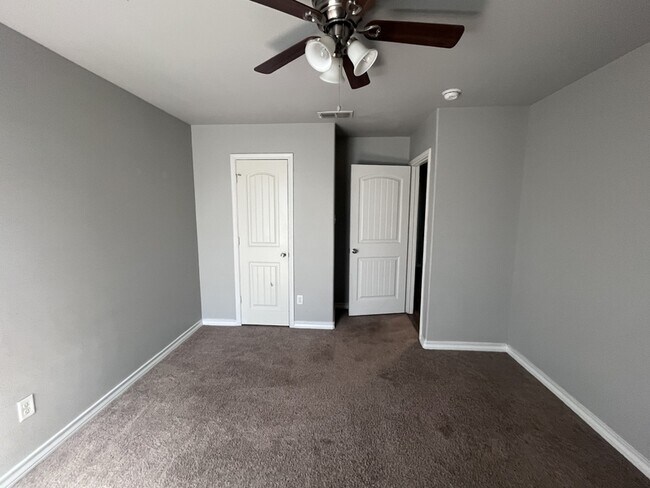 Building Photo - 3430 Itasca St