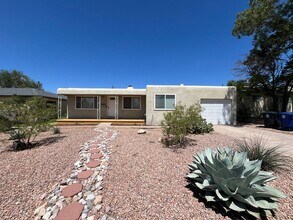 Building Photo - Charming 3 Bedroom 2 Bathroom Home In The NE!