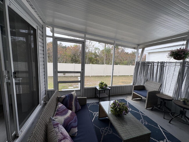 Building Photo - Beautiful 2-bed, 2-bath home is located in the highly desired Strawberry Ridge 55+ Community