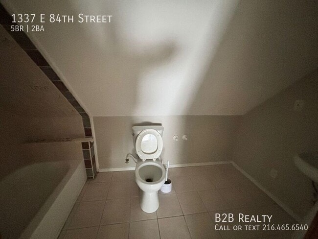 Building Photo - 1337 E 84th St