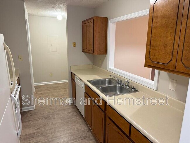 Building Photo - 404 Commons Dr