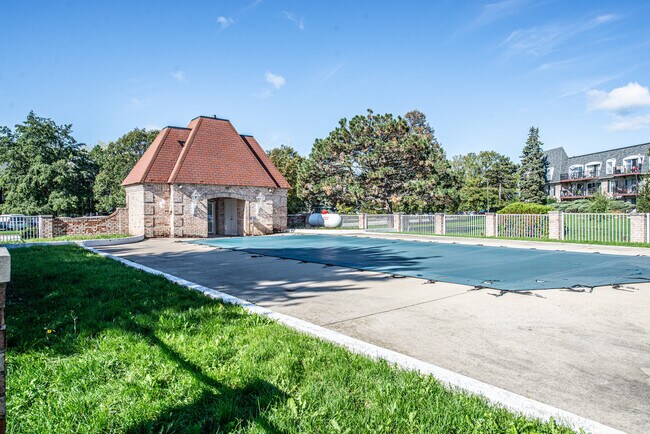 Building Photo - 5101 Carriage Way Dr