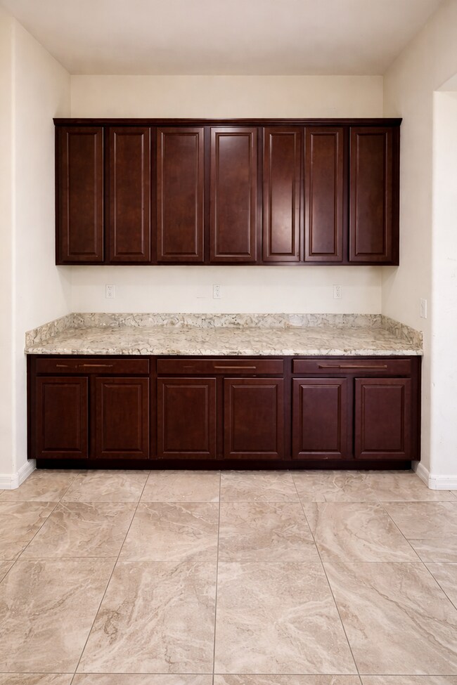 Building Photo - 4070 S Pearl Dr