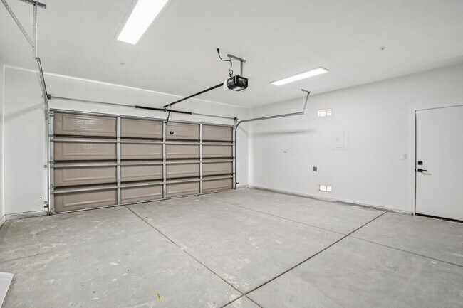 Building Photo - 64382 Spyglass Ave