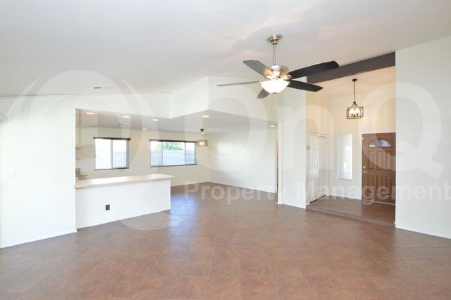 Building Photo - 2218 W Palomino Dr