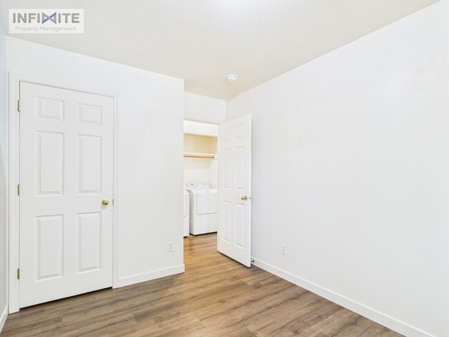 Building Photo - Great Three Bedroom Condo in Belgrade!