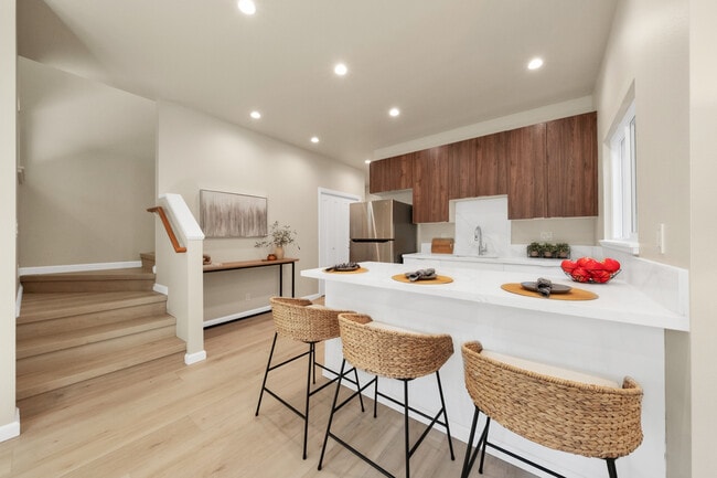 Downstairs Wetbar - 1729 Keeaumoku St