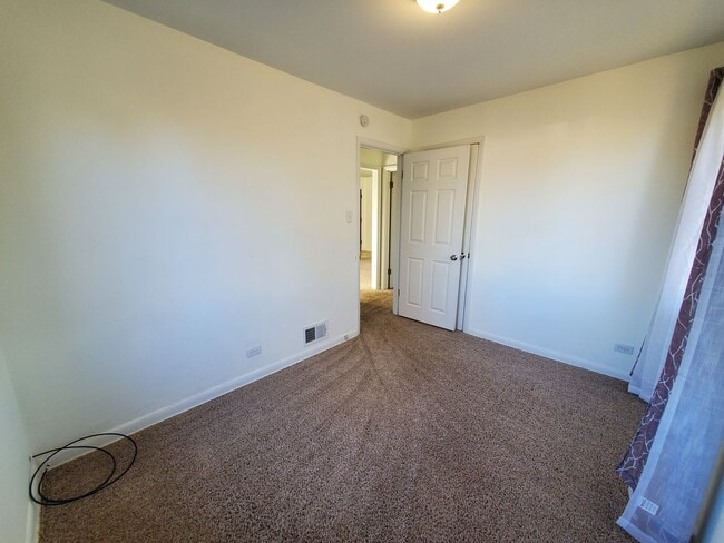 Building Photo - 3 Bed Home in Denver's Athmar Park  **Move...