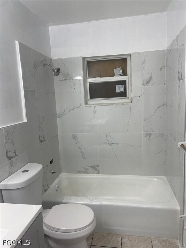 Building Photo - 5413-5427-5427 Third Ave