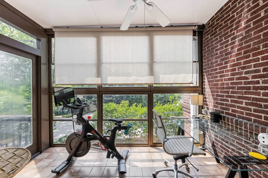 Building Photo - 500 Queens Rd