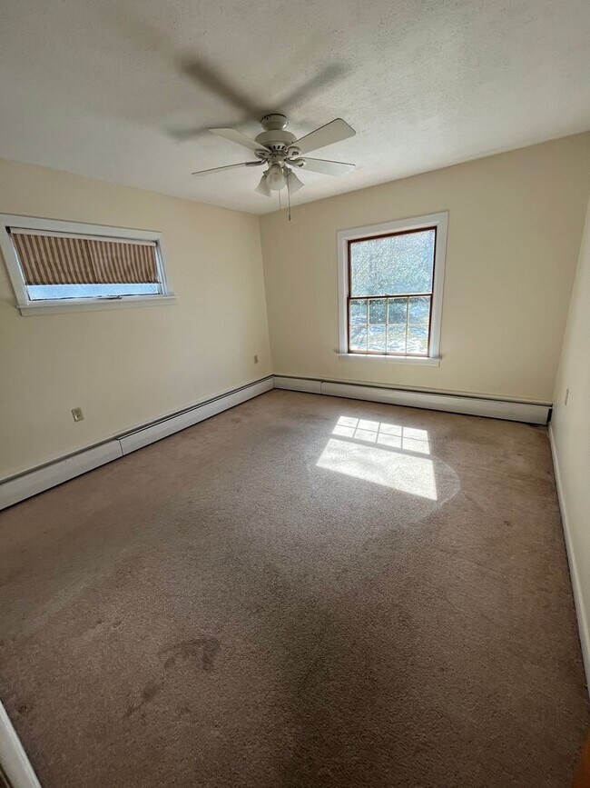 Building Photo - 940 Woodlawn St