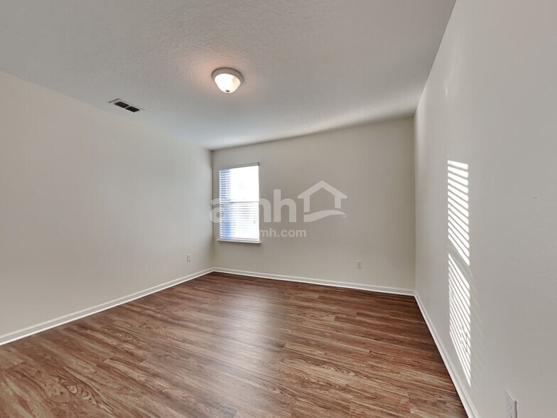 Building Photo - 917 Glendale Ln