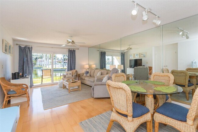 Building Photo - 6080 Bahia Del Mar Cir N