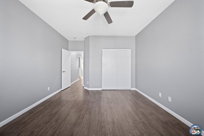 Building Photo - 315 Breezy Pl