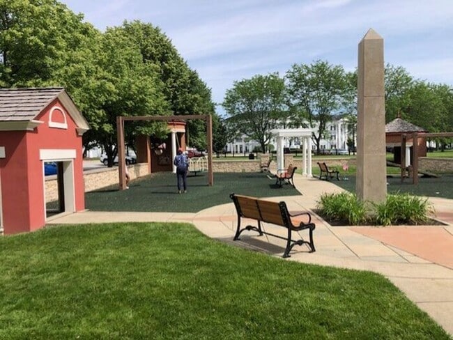 Building Photo - Beautiful 3 Bed Townhome In the Heart Of Village Of West Clay!